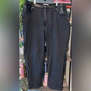 Abercrombie & Fitch The Ankle Straight Ultra High Rise with Faux Leather Back